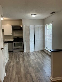 Building Photo - 912 Pineland Ave