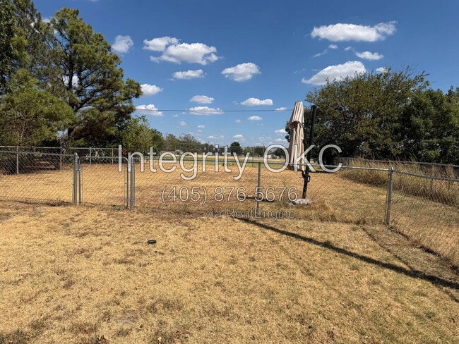 Building Photo - 2616 Elwood Dr