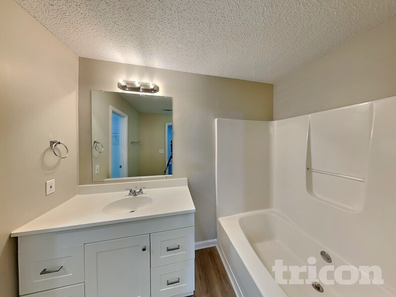 Building Photo - 535 Brentwood Blvd