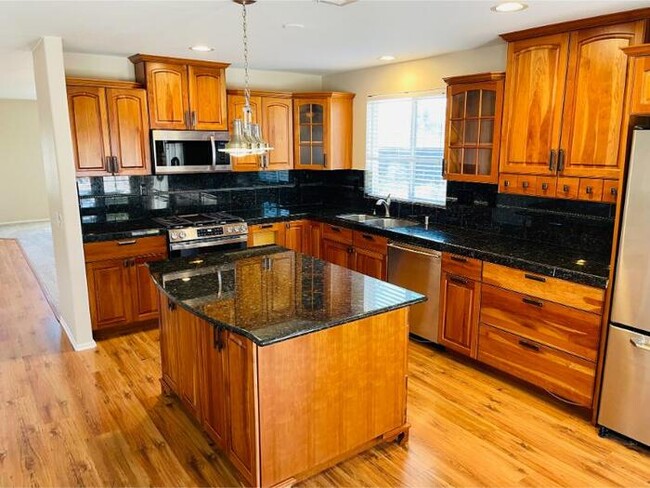 Building Photo - 27970 Sunlight Ct