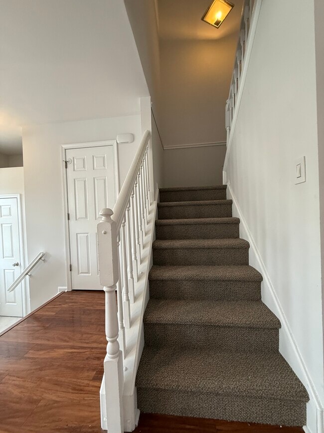 Building Photo - 107 Stoneshire Dr
