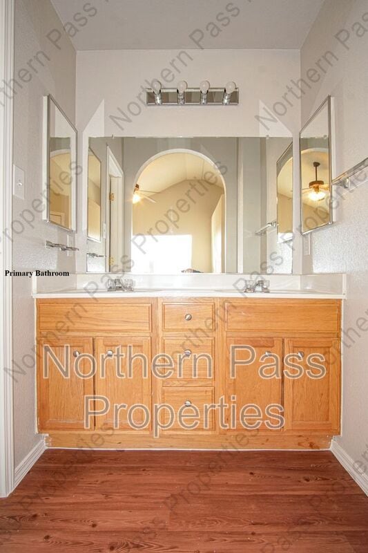 Building Photo - 13740 Paseo Alegre Ave