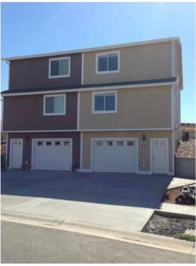 Building Photo - 1039 Alturas Dr