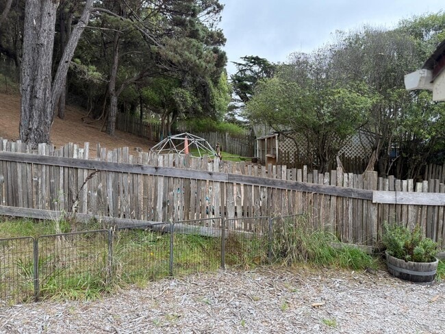 Building Photo - 39143 S Hwy 1