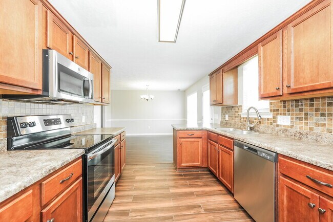 Building Photo - 2805 Painted Pony Dr