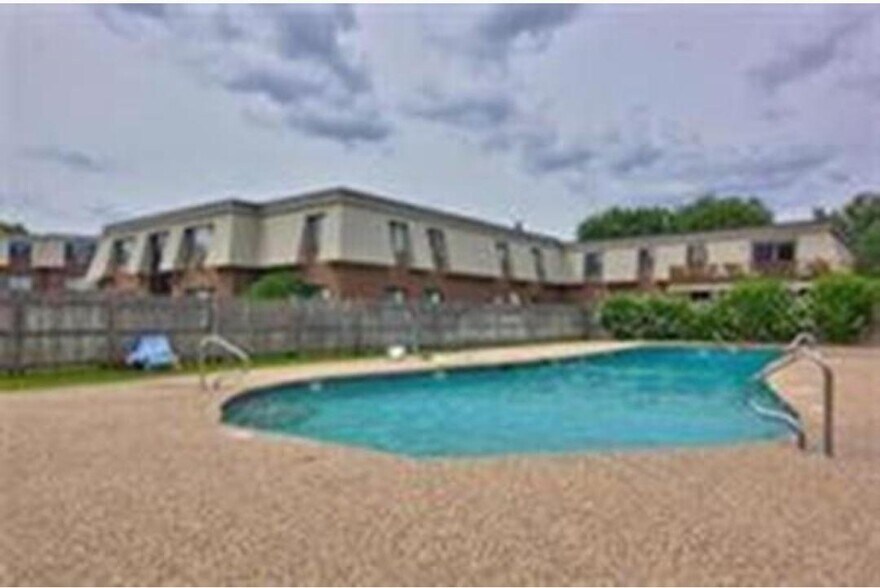 Building Photo - 9 Hallmark Gdns