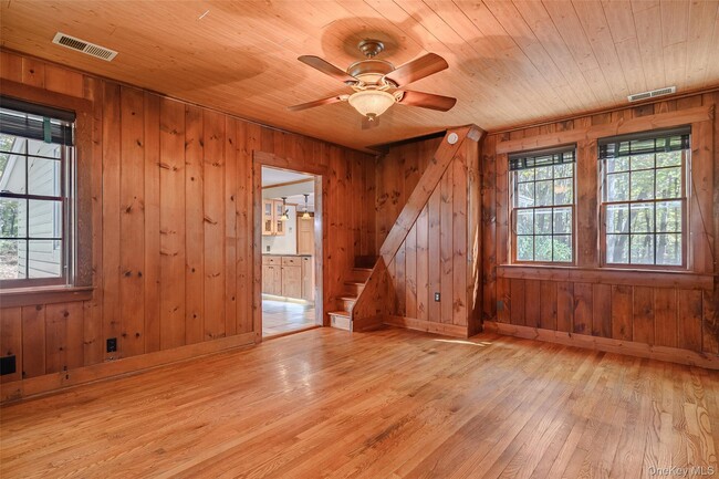 Building Photo - 107 Meads Farm Rd