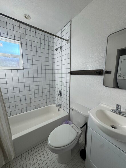 Building Photo - 6234 N 12th Pl