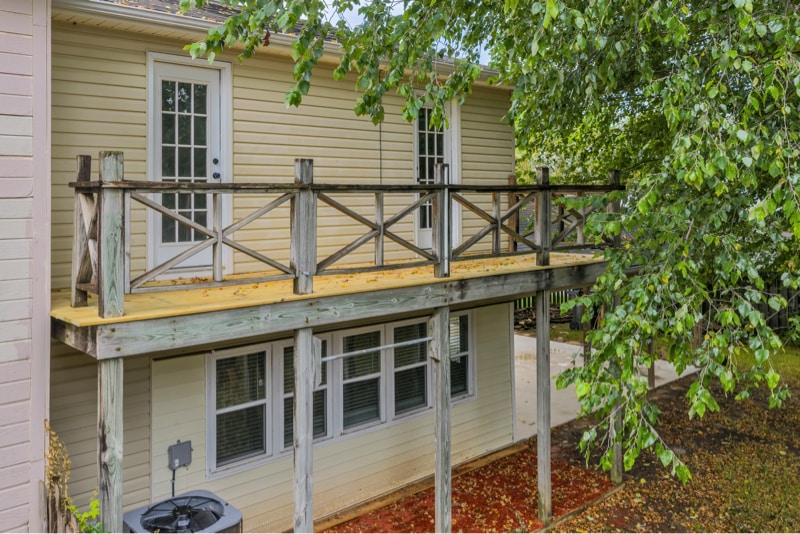 Building Photo - 610 Maplewood Dr