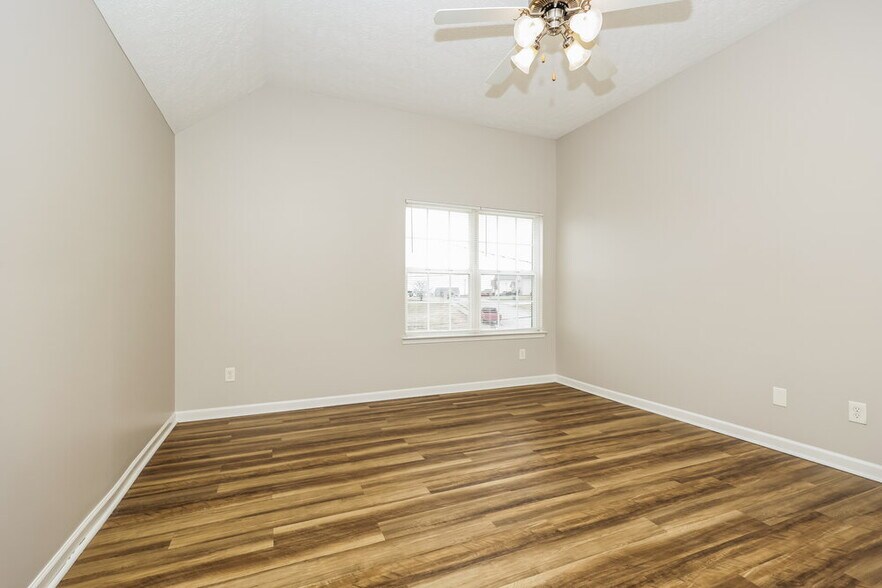 Building Photo - 1116 Harmony Ln