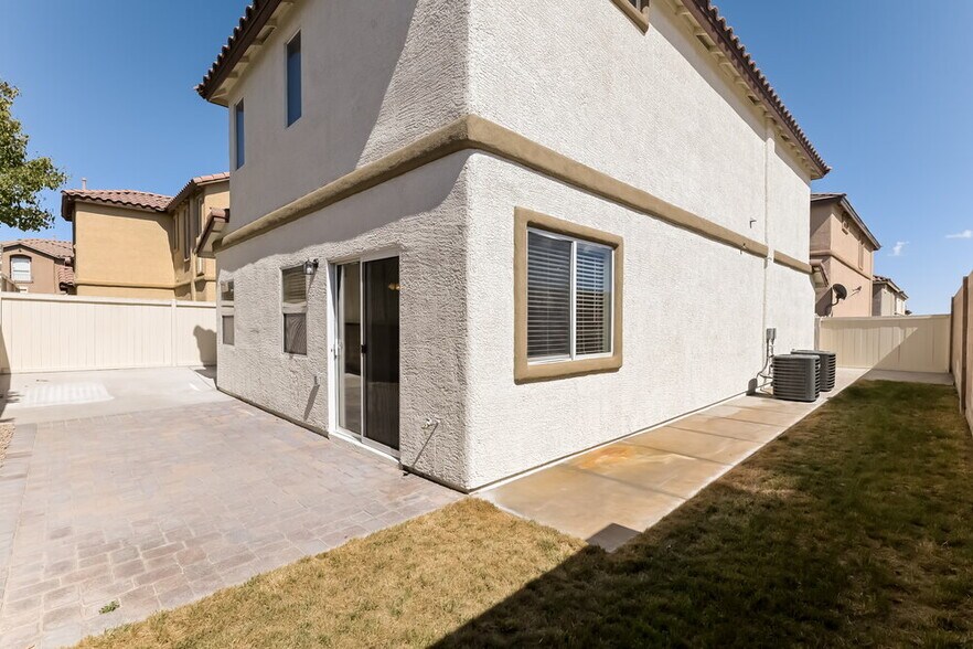 Building Photo - 8277 New Leaf Ave