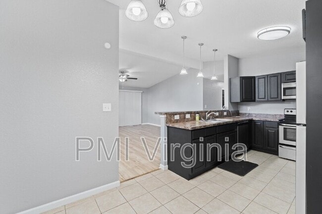 Building Photo - 1021 Mineola Dr