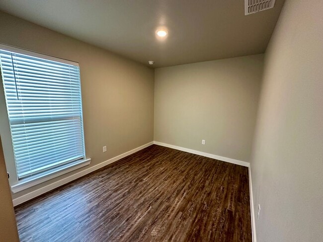 Building Photo - 2012 Bryan Ave