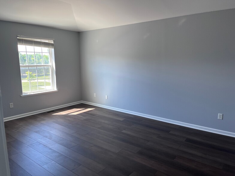 Building Photo - 2604 Riversedge Dr