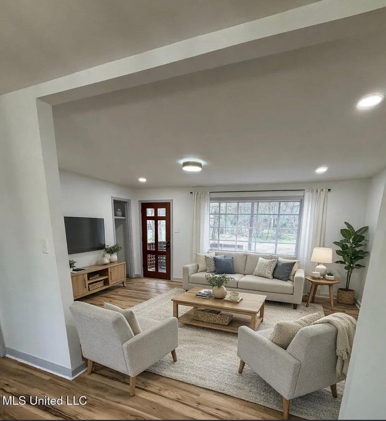 Building Photo - 4352 Ridgewood Cir