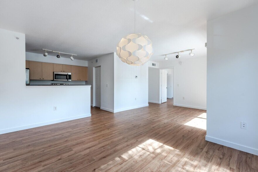 Building Photo - 4171 San Marino Blvd