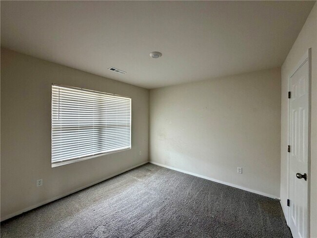 Building Photo - 2960 W McLaren Dr