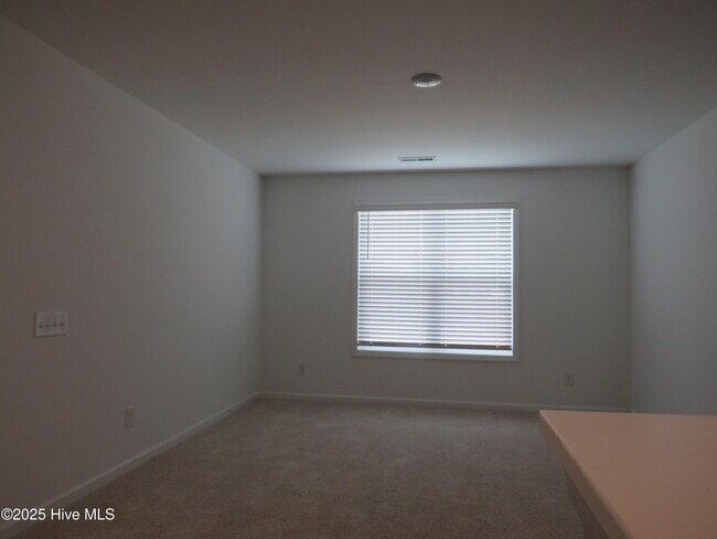 Building Photo - 370 Summer Wind Wy