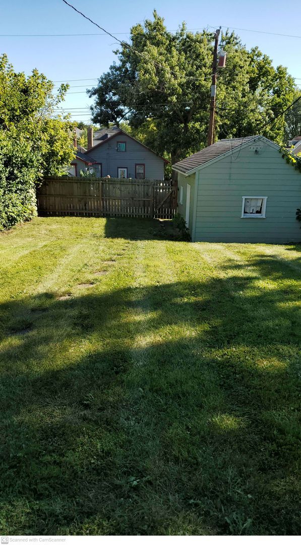 Building Photo - Cute home in Miamisburg center with AC! Has garage with opener- perfect for winter!