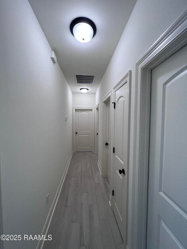 Building Photo - 107 Tenor St