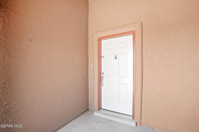 Building Photo - 6753 Parque Del Sol Dr