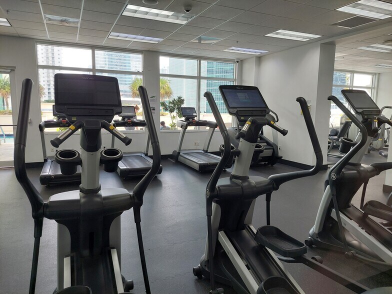 Building Photo - 1200 Brickell Bay Dr