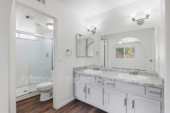 Building Photo - 3433 E Enid Ave