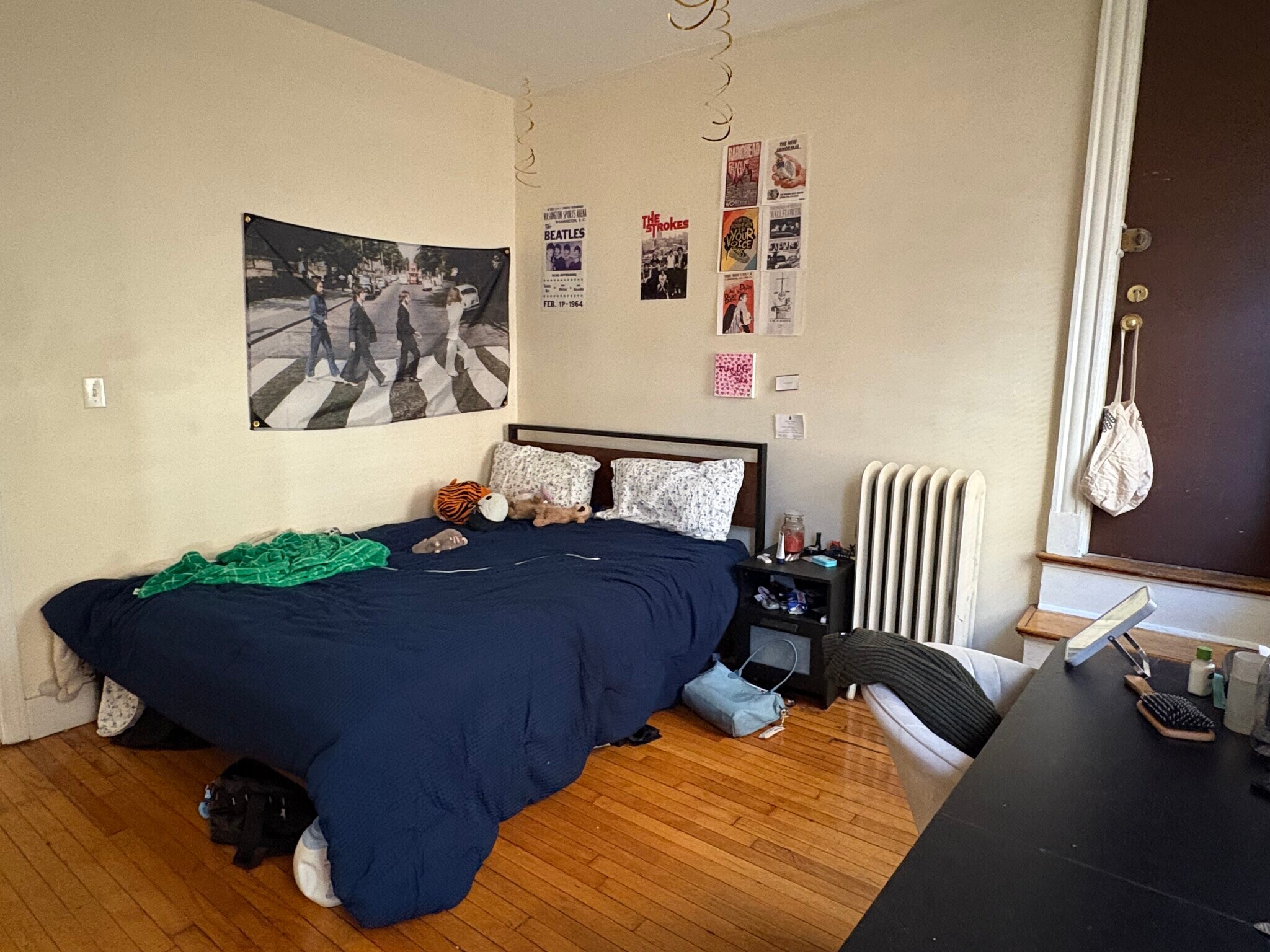 Building Photo - 62 Egmont St