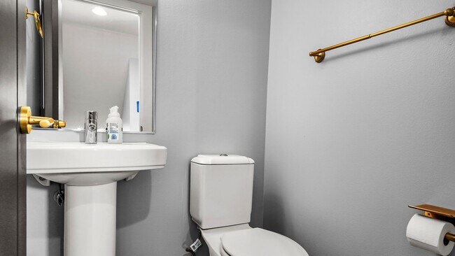 Building Photo - 3bd/2.5ba Seattle Townhome