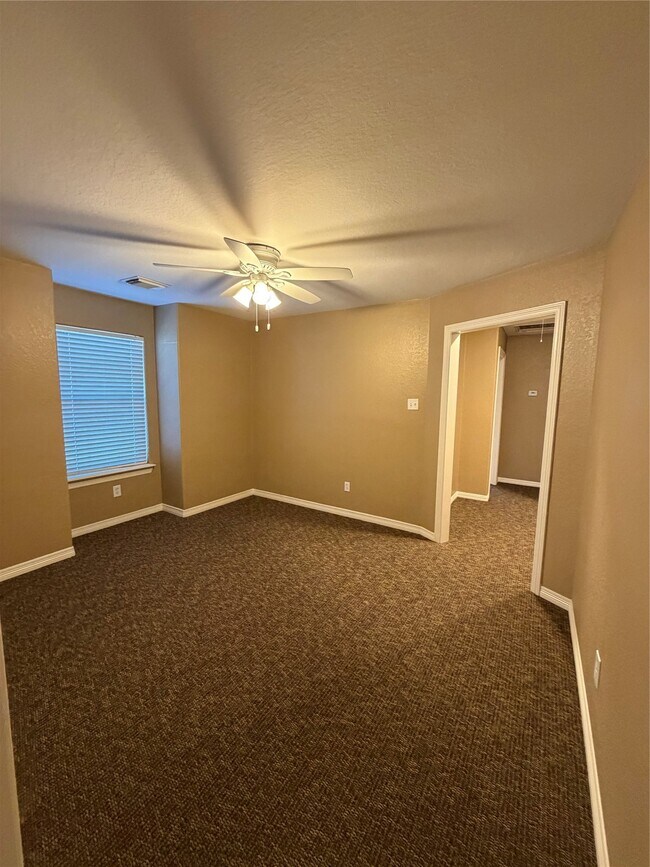 Building Photo - 9110 Prairie Trails Dr