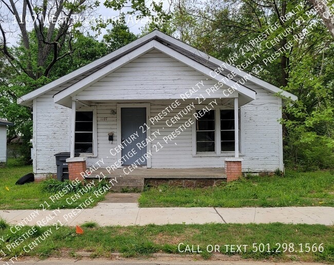 Primary Photo - 1107 W Pleasure Ave