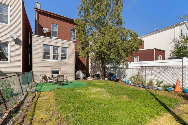 Building Photo - 109 Grace St