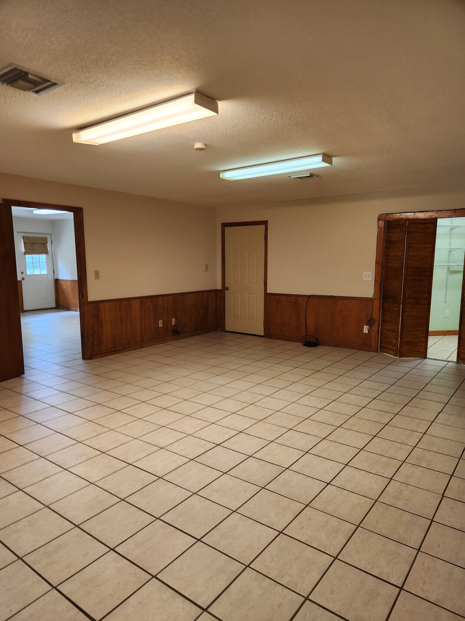 K, L, D, door to left opens to the primary bed, middle door to garage, right door to closet & 2nd be - 5212 Bertsville Rd