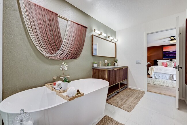 Building Photo - 2400 La Solana Way