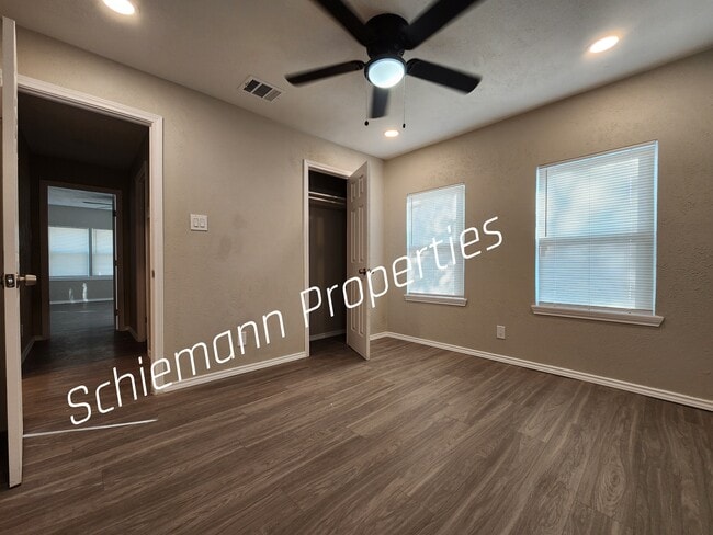 Building Photo - 202 N Getzendaner St