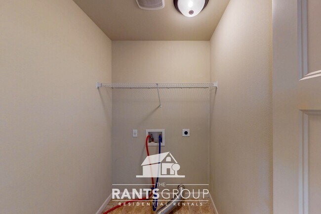 Building Photo - Spacious 3-Bedroom Home in Lacey's North T...