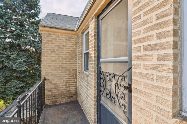 Building Photo - 7239 Haverford Ave