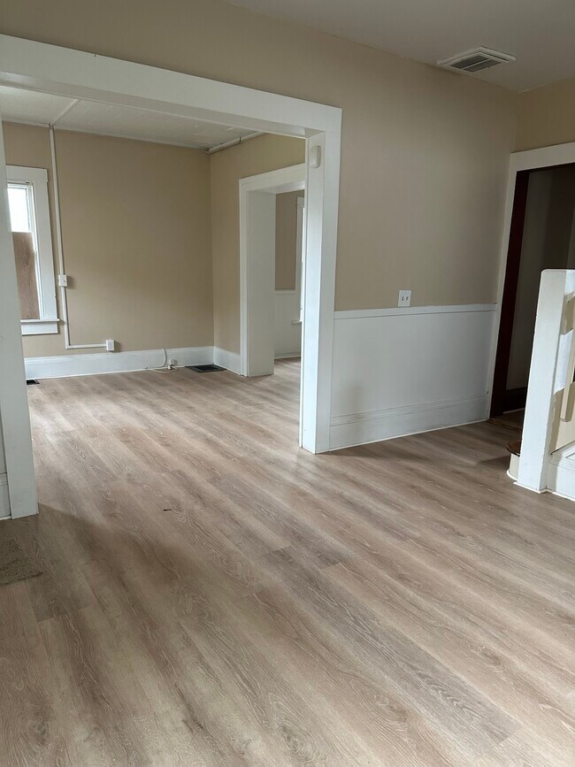 Building Photo - 297 Cedarwood Ter