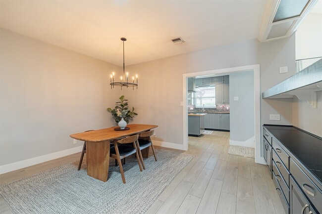 Building Photo - 1319 Ambergate Dr