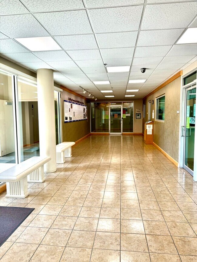 Building Photo - Country Club Village 6 - Two bedroom, one ...