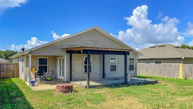 Building Photo - 5544 Peach Dr