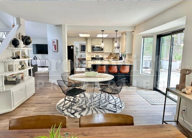 Building Photo - 1174 La Tortuga Dr