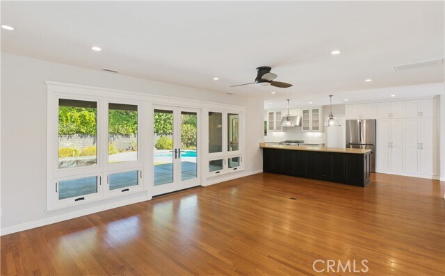 Building Photo - 933 W Riviera Dr