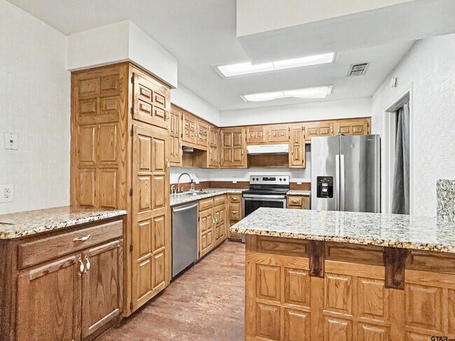 Building Photo - 16744 Overland Stage Dr