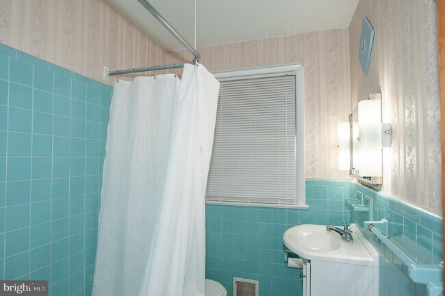 Building Photo - 5950 Clames Dr