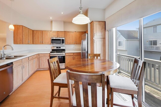 Building Photo - 3357 Ravinia Cir