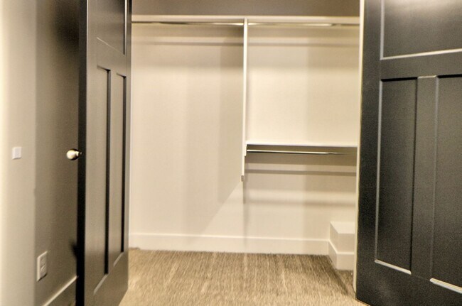 Building Photo - 67 E 500 S