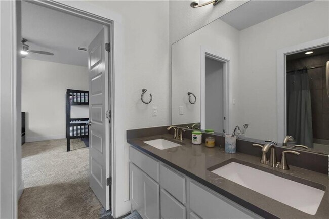 Building Photo - 820 Palamos Dr