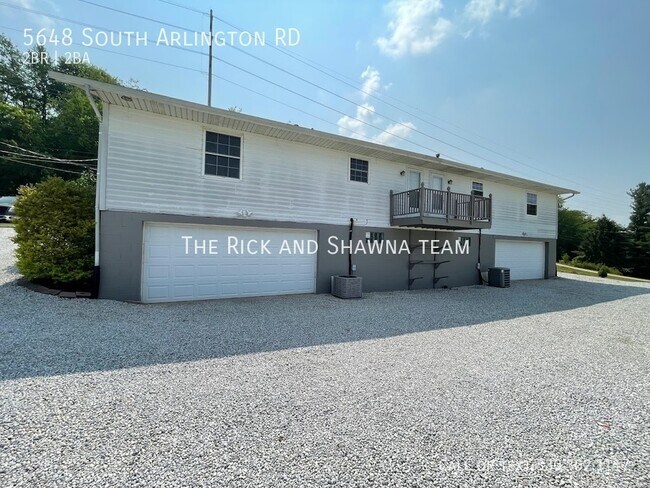 Building Photo - Two bedroom townhouse with bonus room for ...
