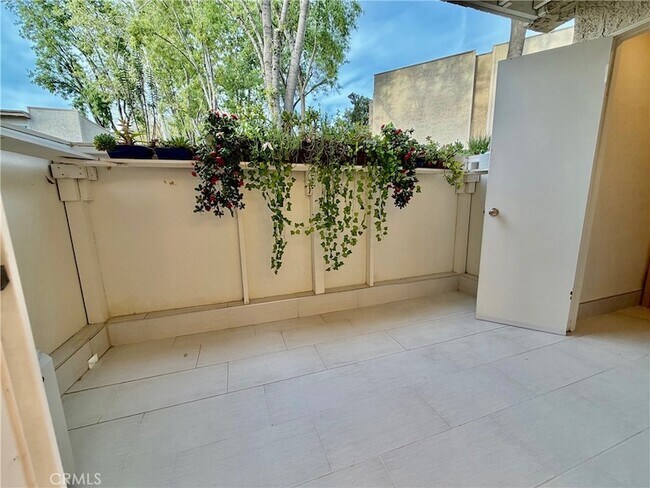 Building Photo - 28947 E Thousand Oaks Blvd